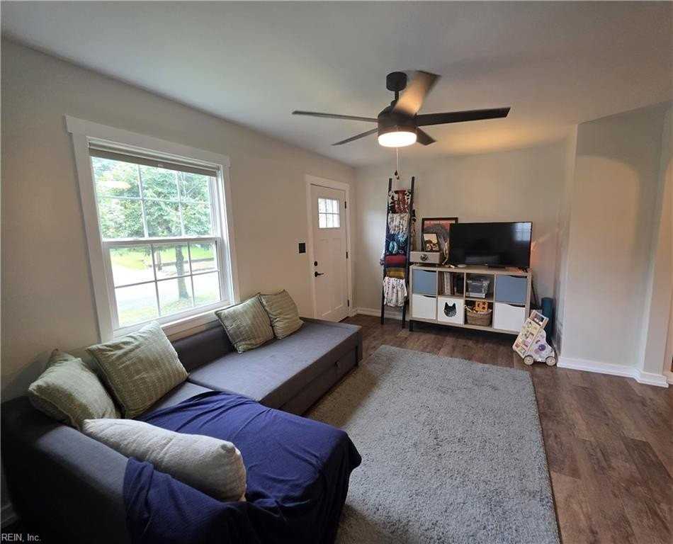 428 Gladstone Rd - Photo 4 of 22