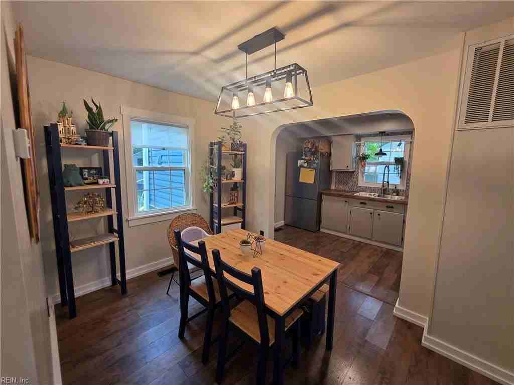 428 Gladstone Rd - Photo 6 of 22