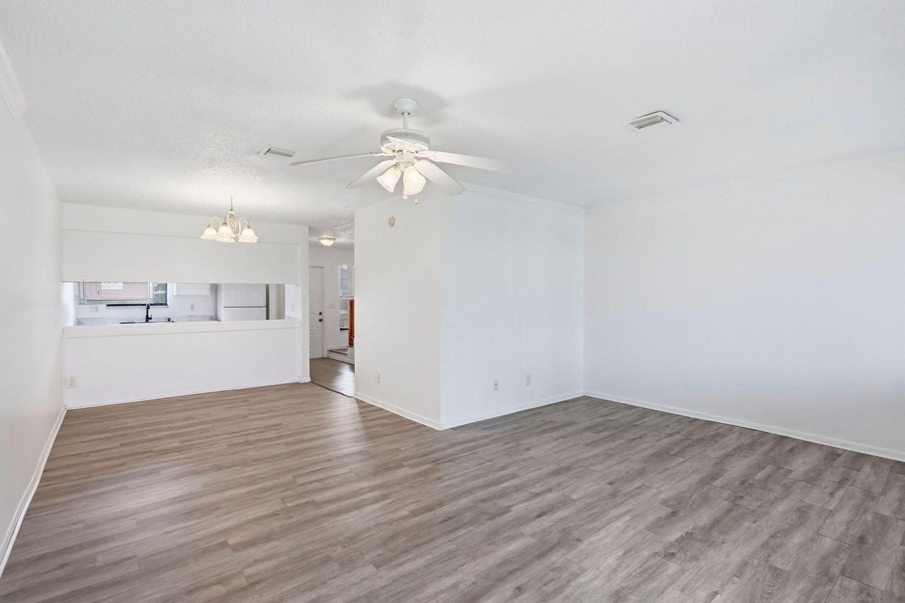 2305 Seaside Dr - Photo 7 of 32