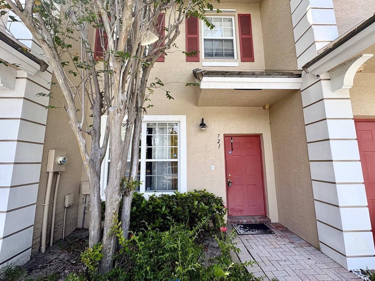 721 Nw 42nd Ave - Photo 3 of 23