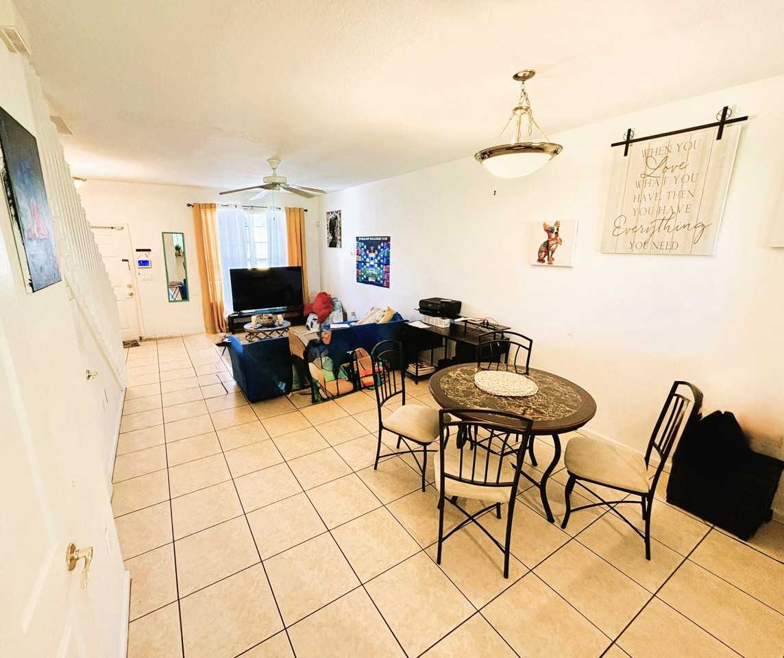 721 Nw 42nd Ave - Photo 4 of 23