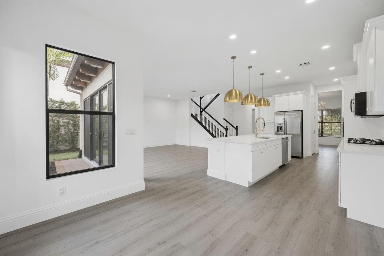 6020 Curie Pl - Photo 3 of 32