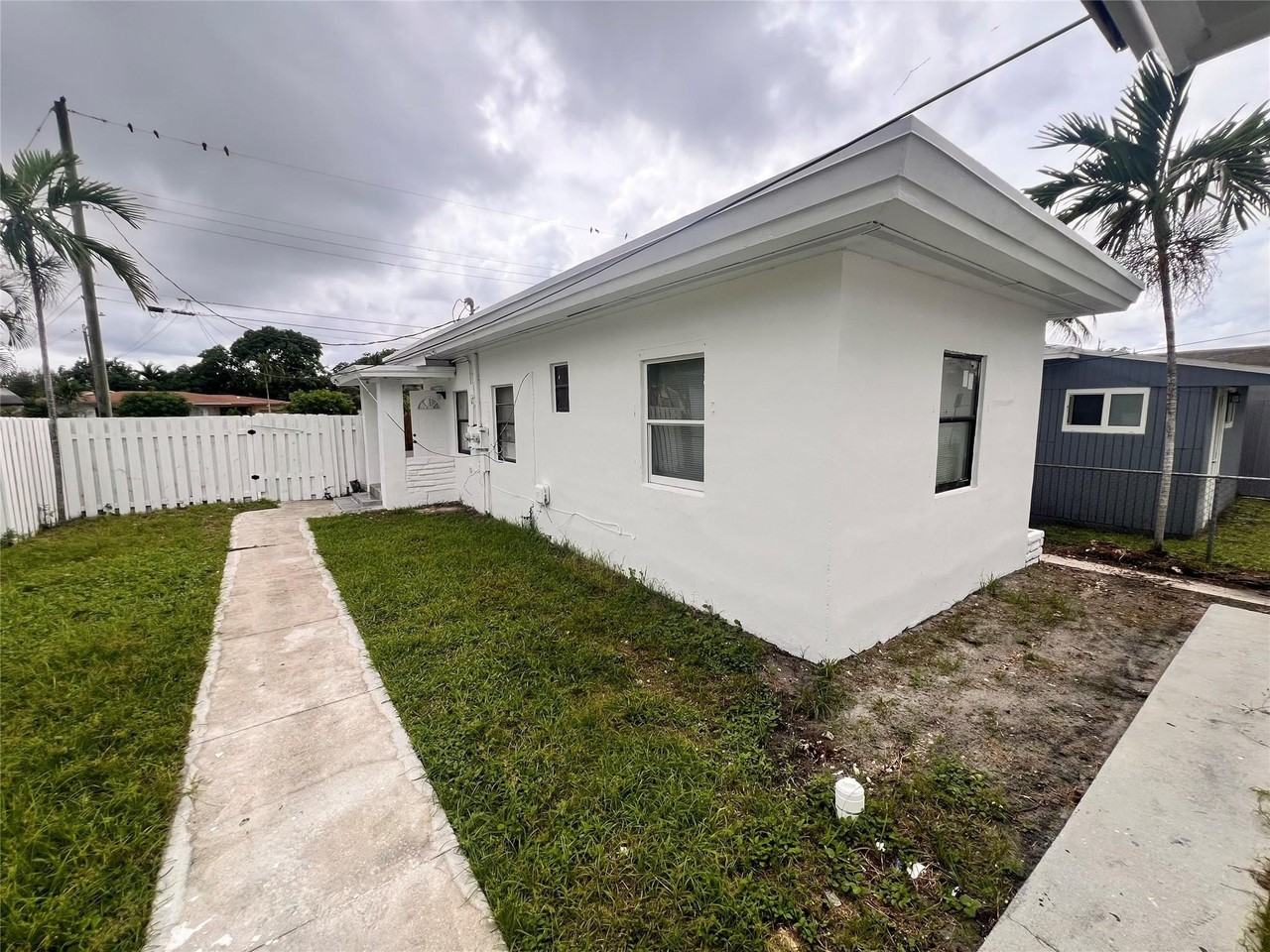612 Nw 6th Ct #2 - Photo 2 of 3