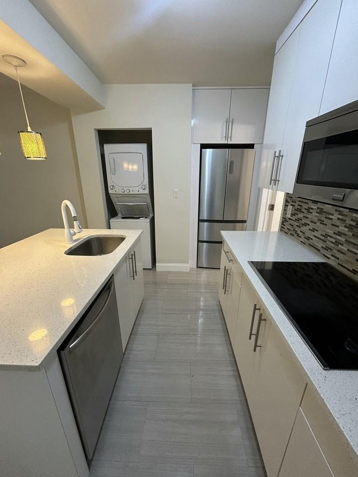 916 Ne 15th Ave #3