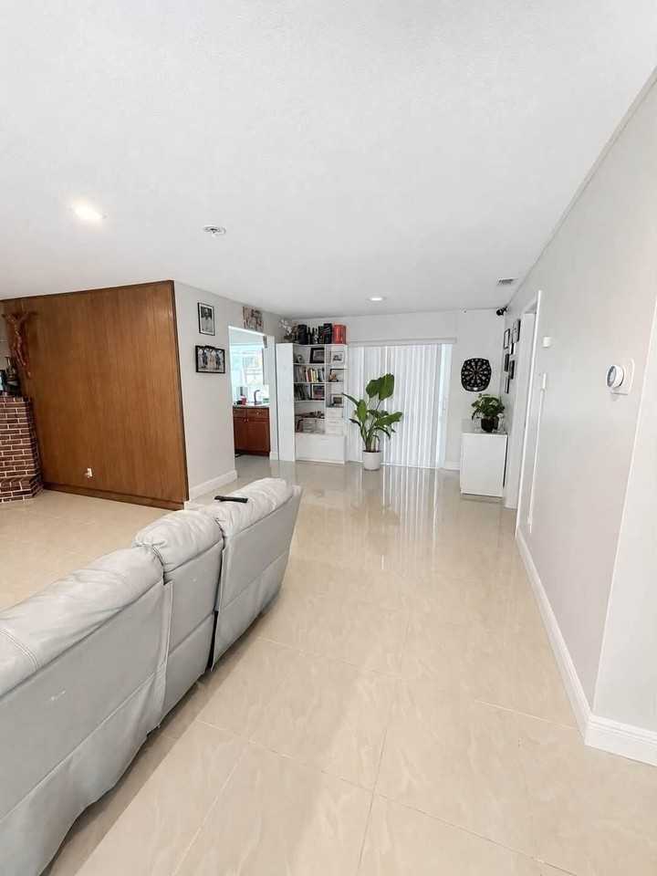 4291 Nw 42nd St - Photo 3 of 15