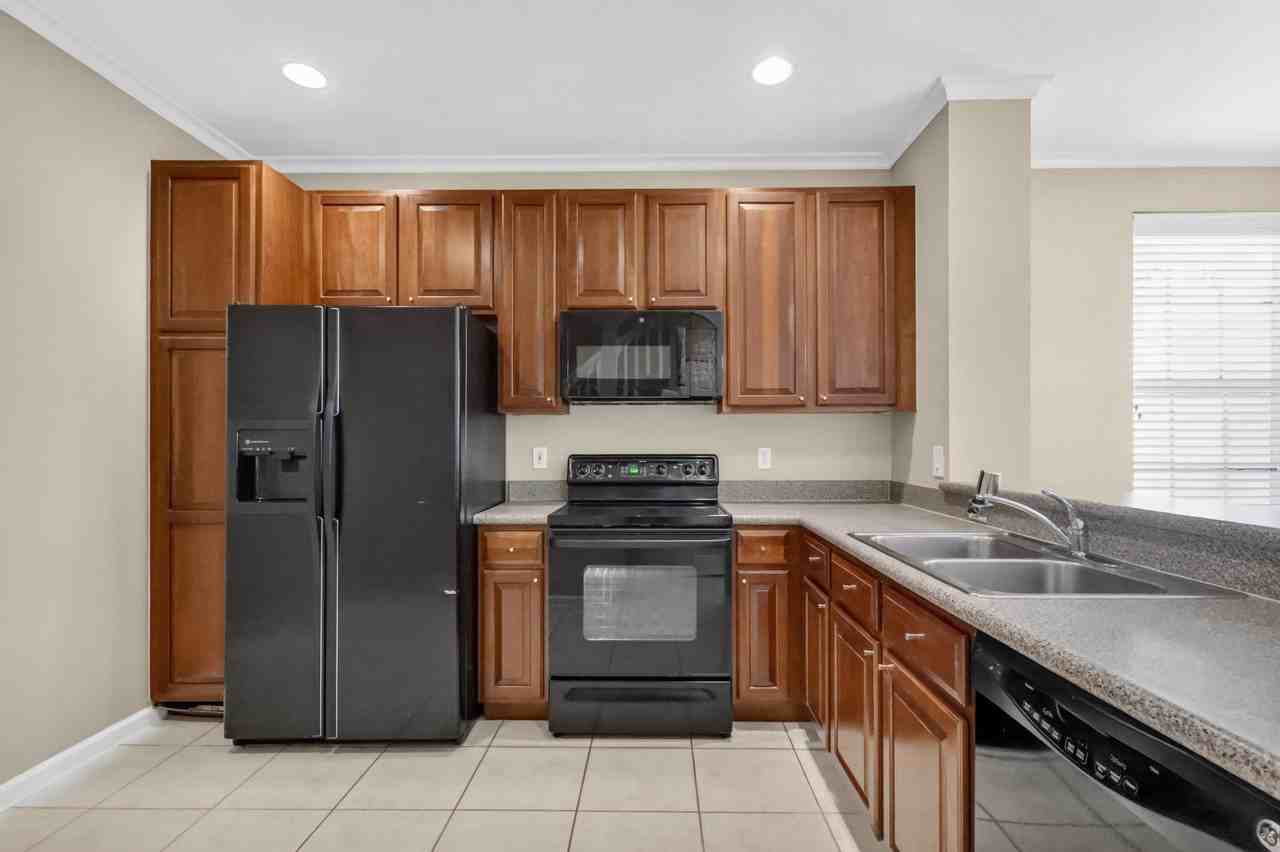 8103 Bellagio Ln - Photo 4 of 35