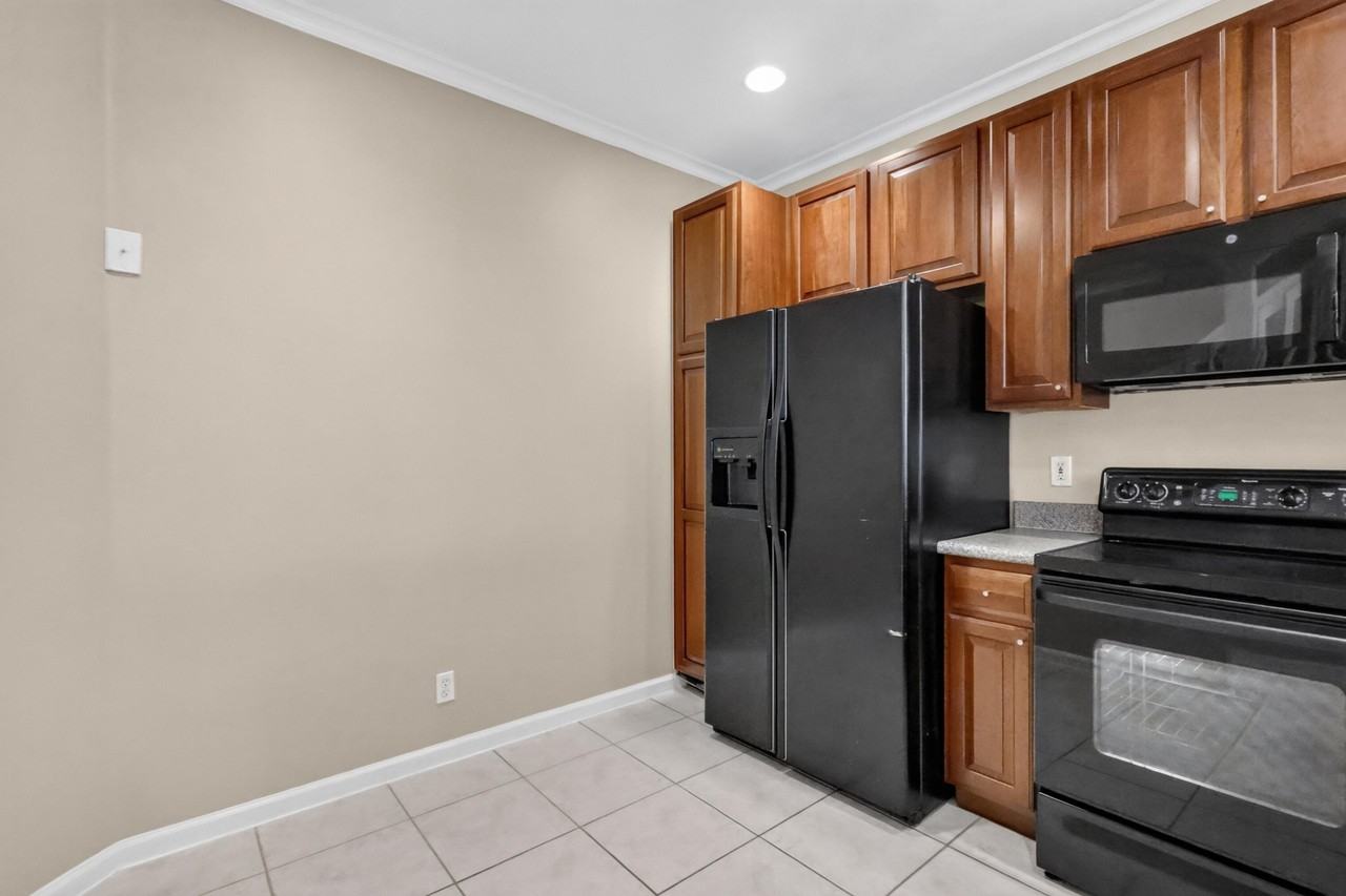 8103 Bellagio Ln - Photo 5 of 35