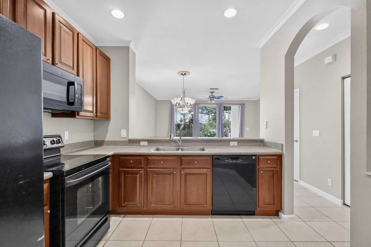 8103 Bellagio Ln - Photo 6 of 35