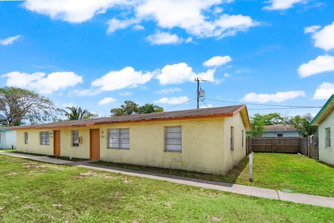 4764 Gulfstream Rd - Photo 2 of 20