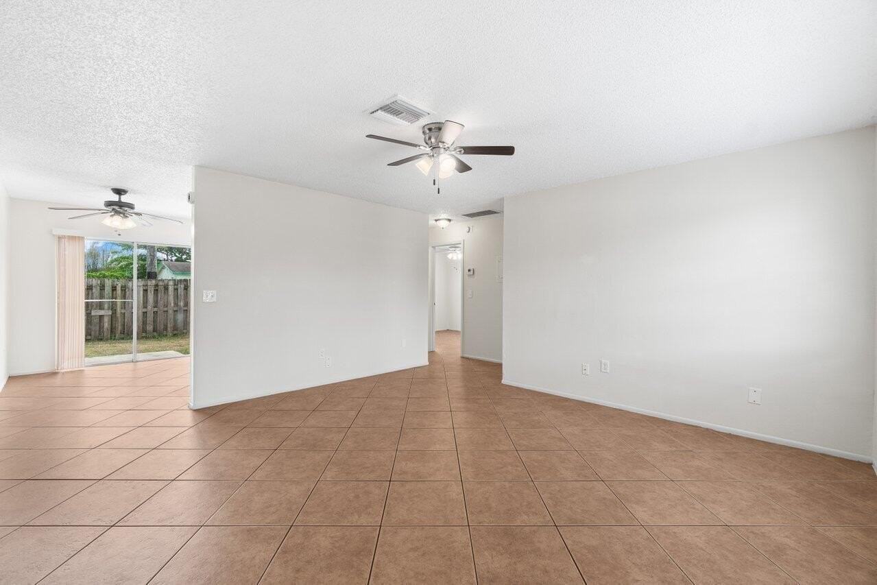 4764 Gulfstream Rd - Photo 4 of 20