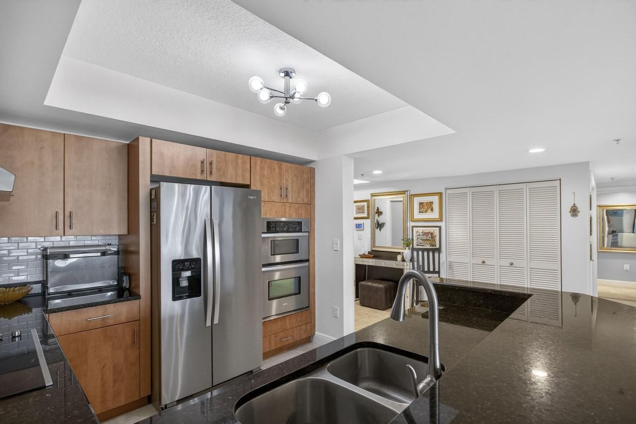 2700 S Federal Hwy #203 - Photo 4 of 29