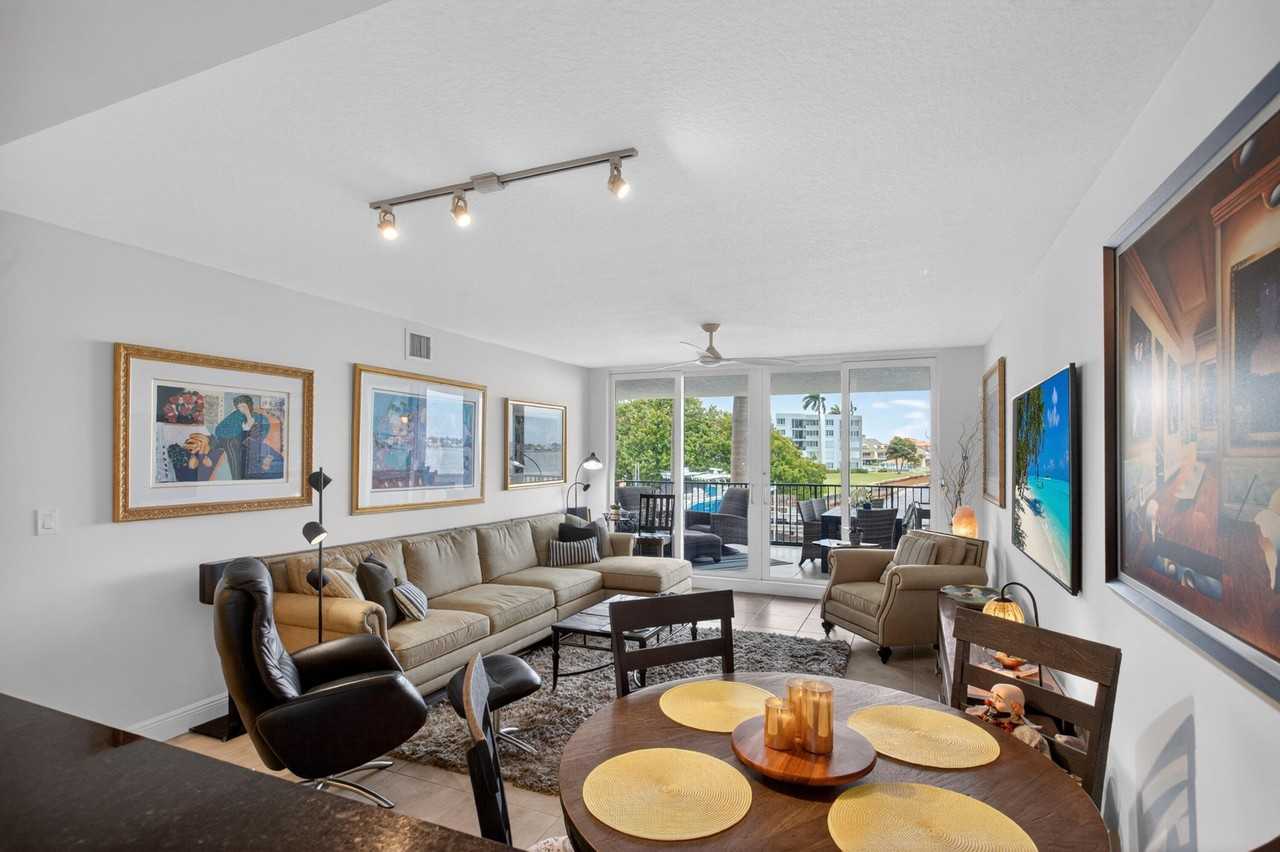 2700 S Federal Hwy #203 - Photo 7 of 29