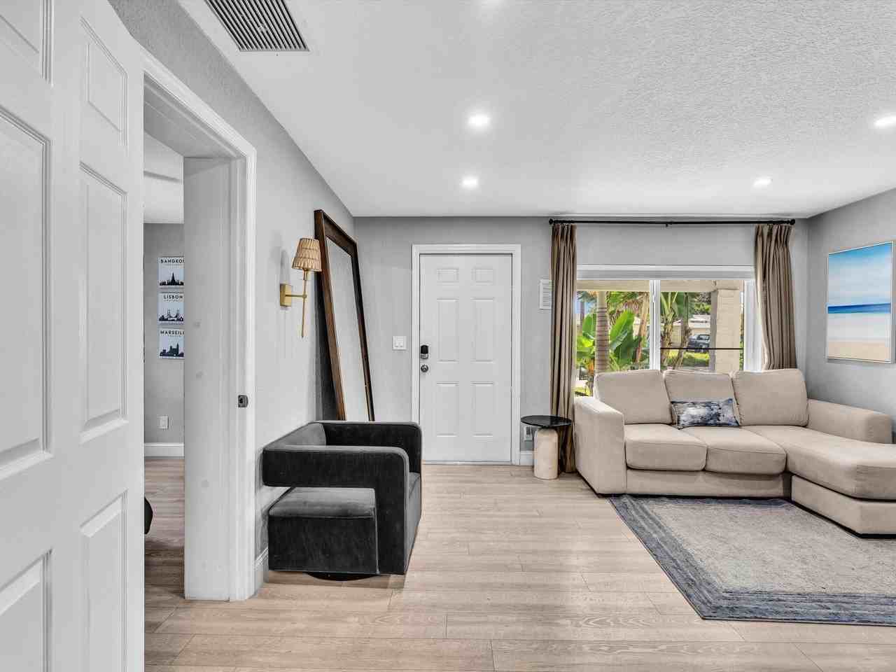 5365 N Andrews Ave - Photo 7 of 32