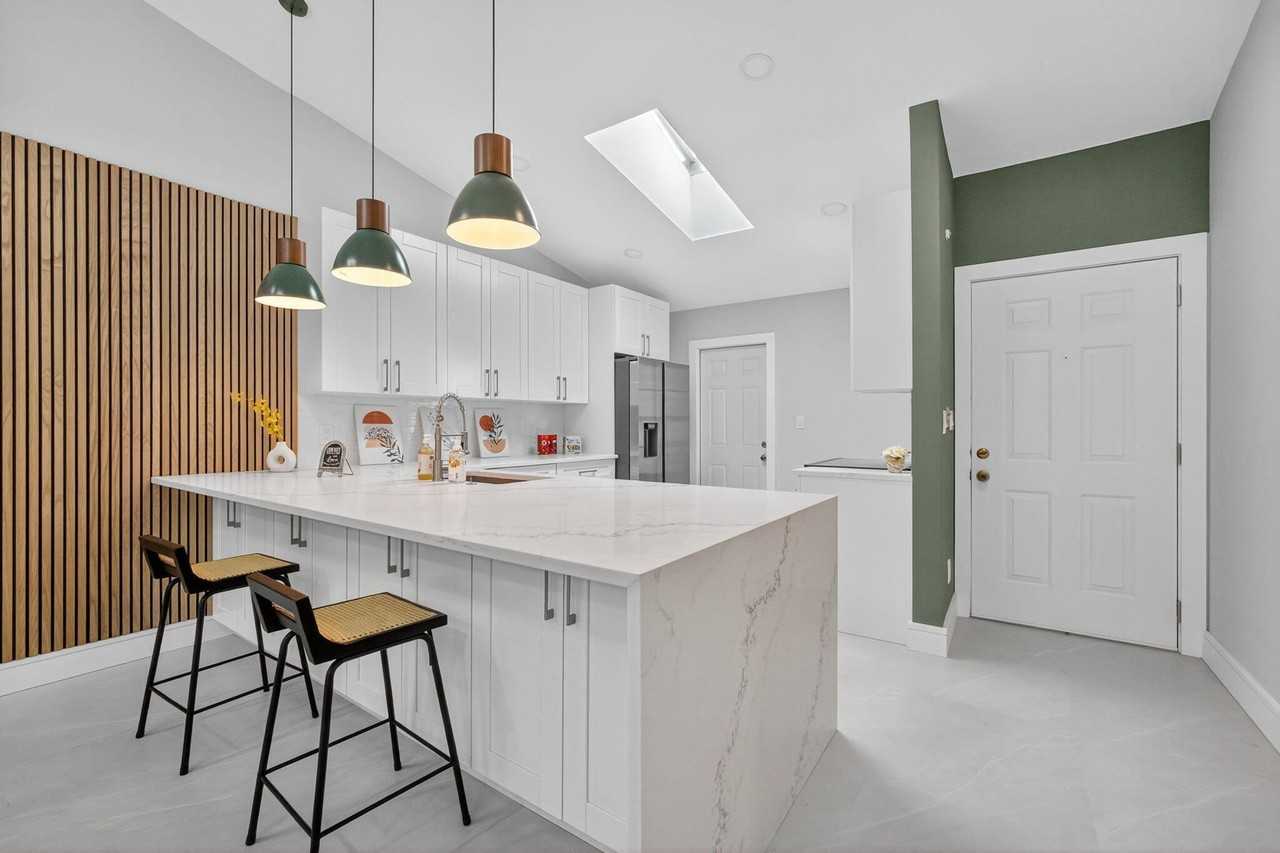10924 Roebelini Palm Ct #A - Photo 3 of 32