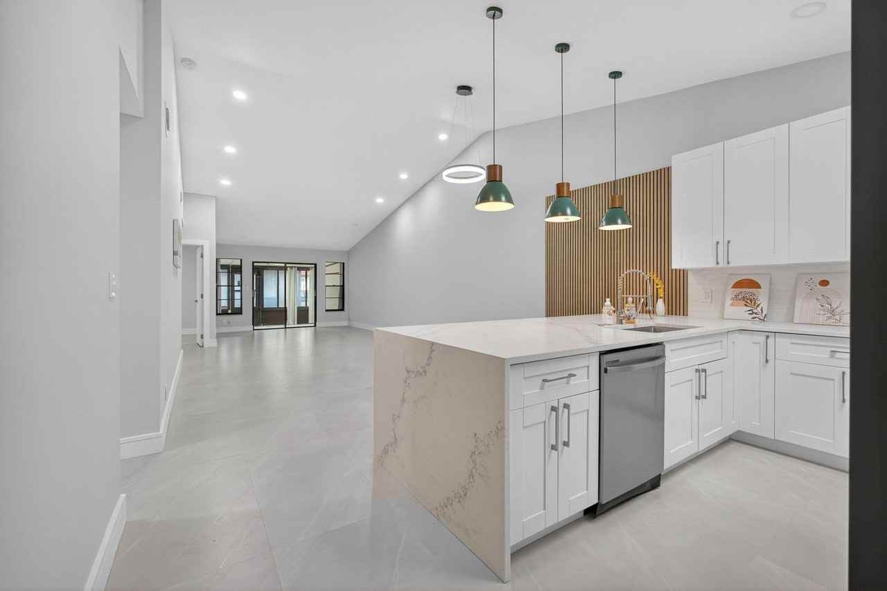 10924 Roebelini Palm Ct #A - Photo 6 of 32