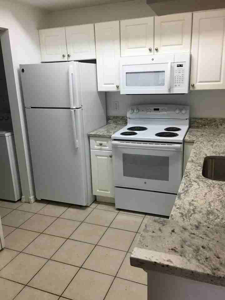 2801 Sarento Pl #302 - Photo 3 of 10