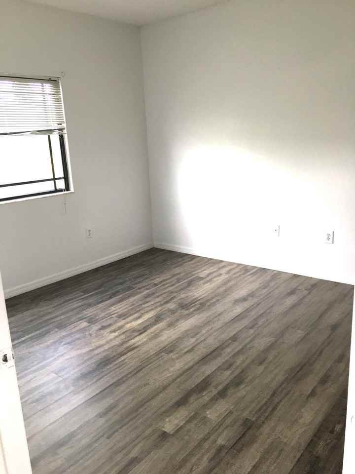 2801 Sarento Pl #302 - Photo 7 of 10