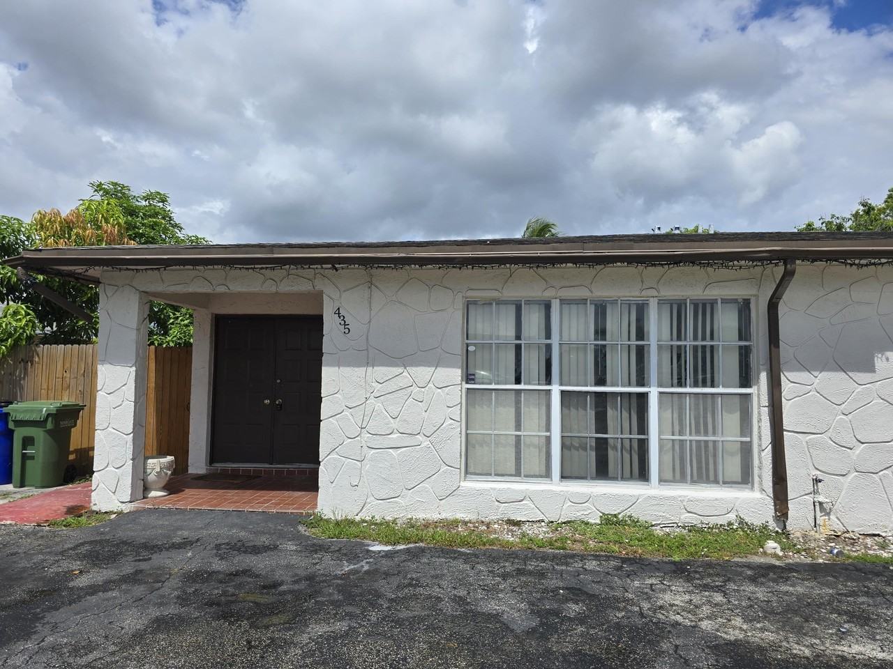 435 Sw 61st Ter - Photo 2 of 18