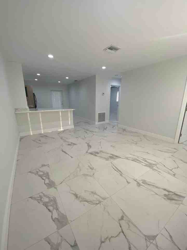 2846 N Dixie Hwy - Photo 2 of 9