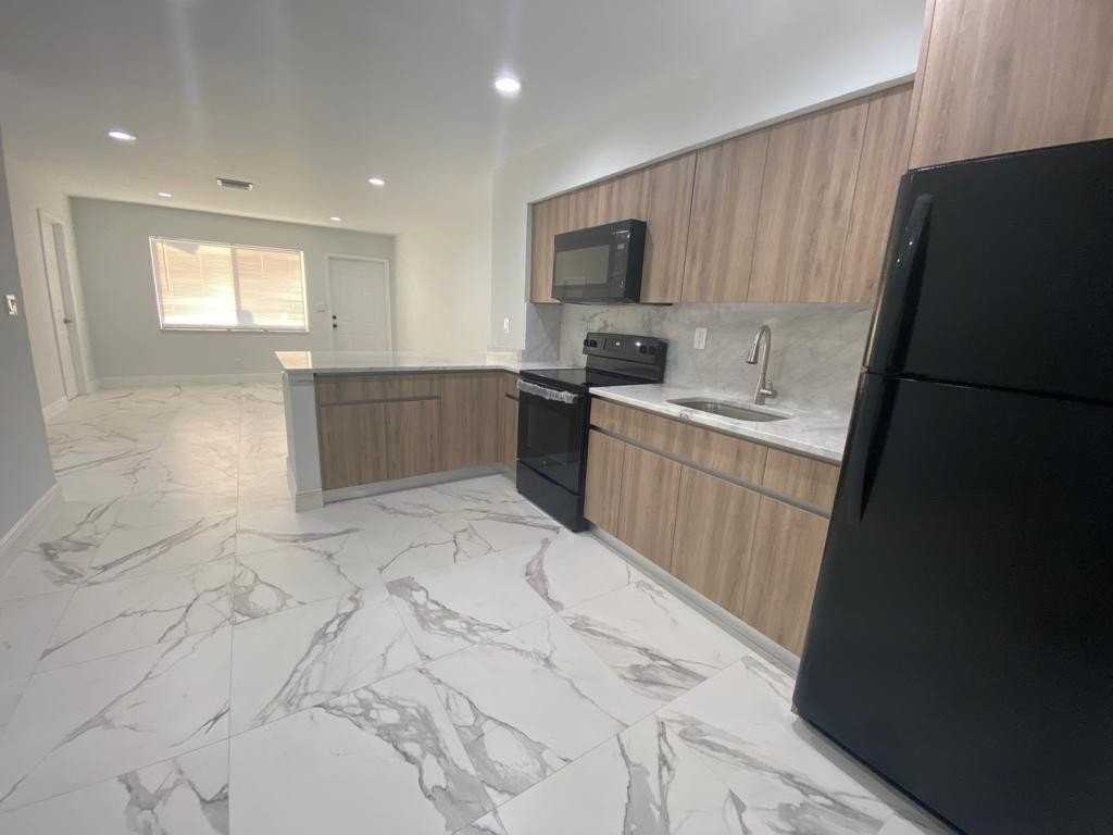 2846 N Dixie Hwy - Photo 3 of 9