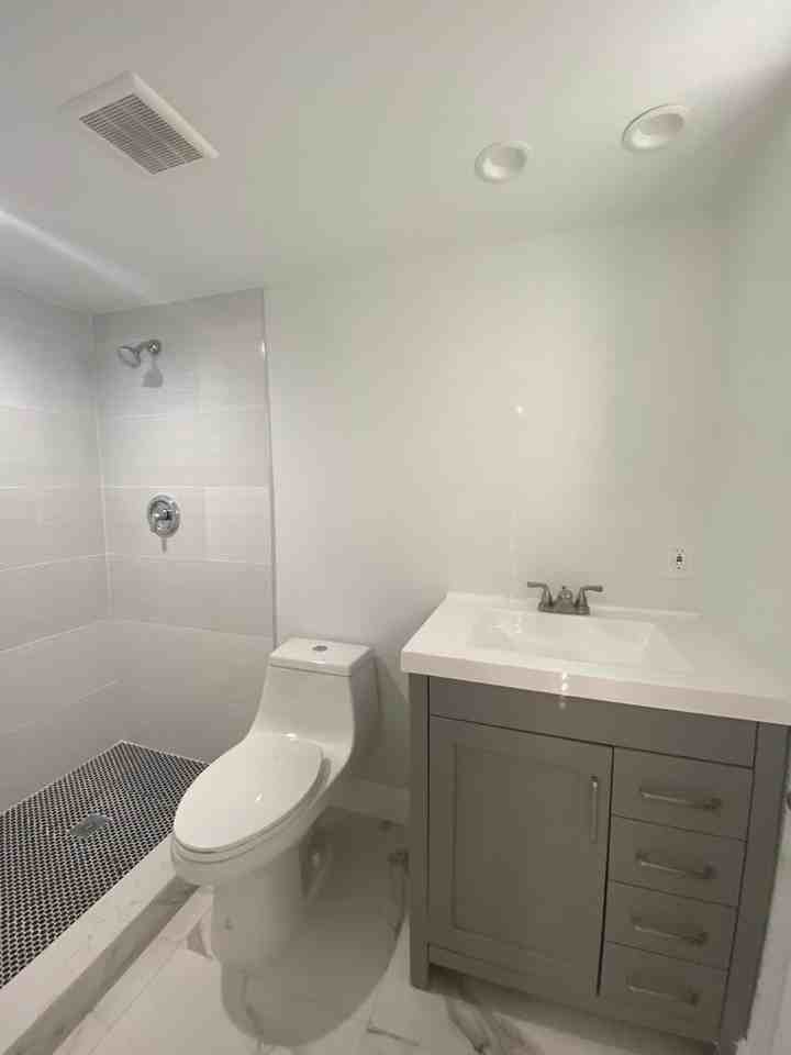 2846 N Dixie Hwy - Photo 5 of 9
