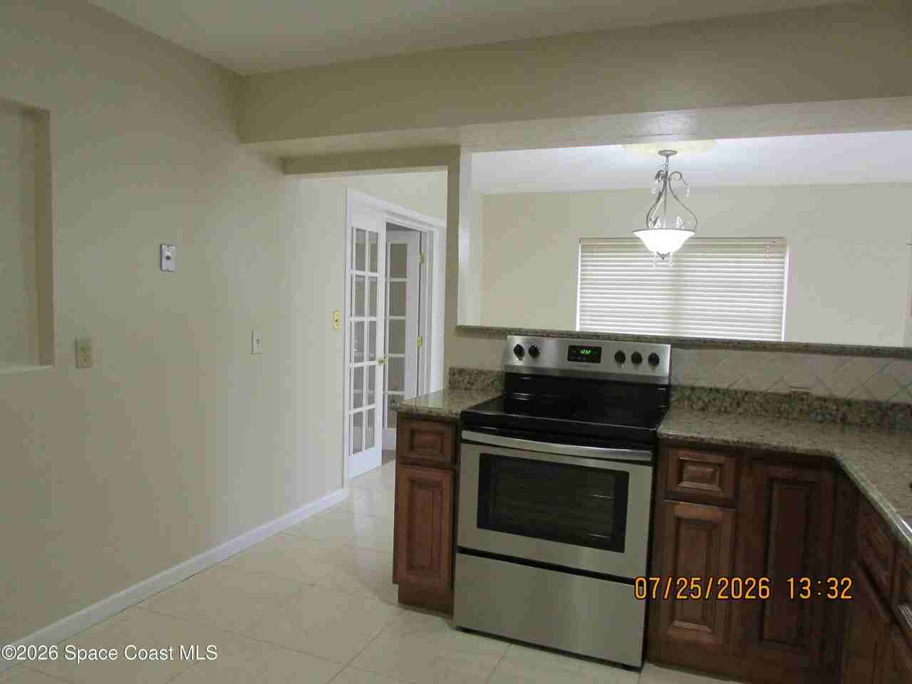 211 W Laila Dr - Photo 5 of 37