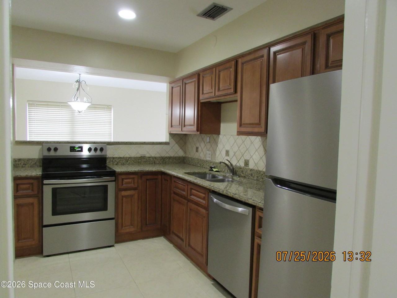 211 W Laila Dr - Photo 6 of 37