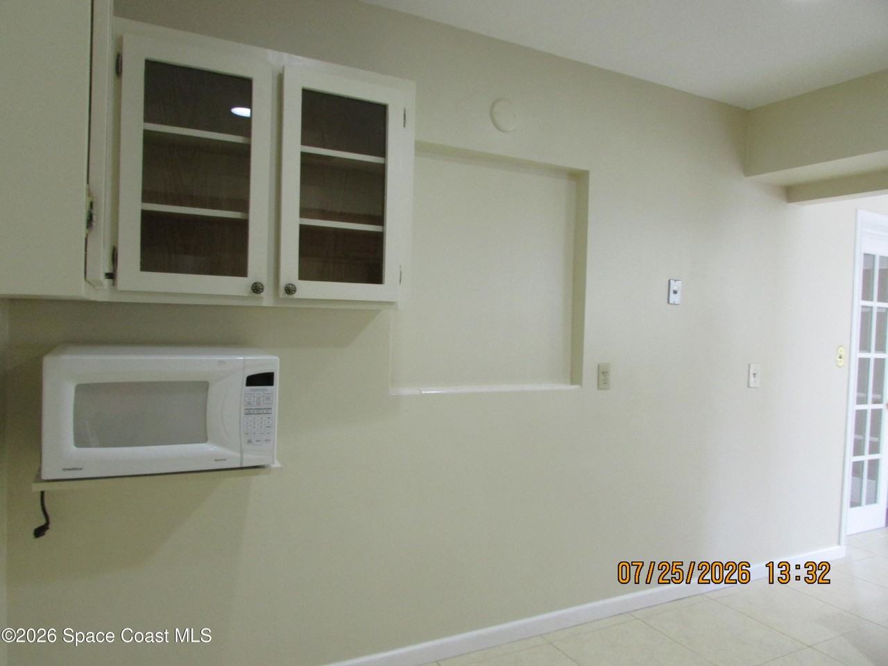 211 W Laila Dr - Photo 7 of 37