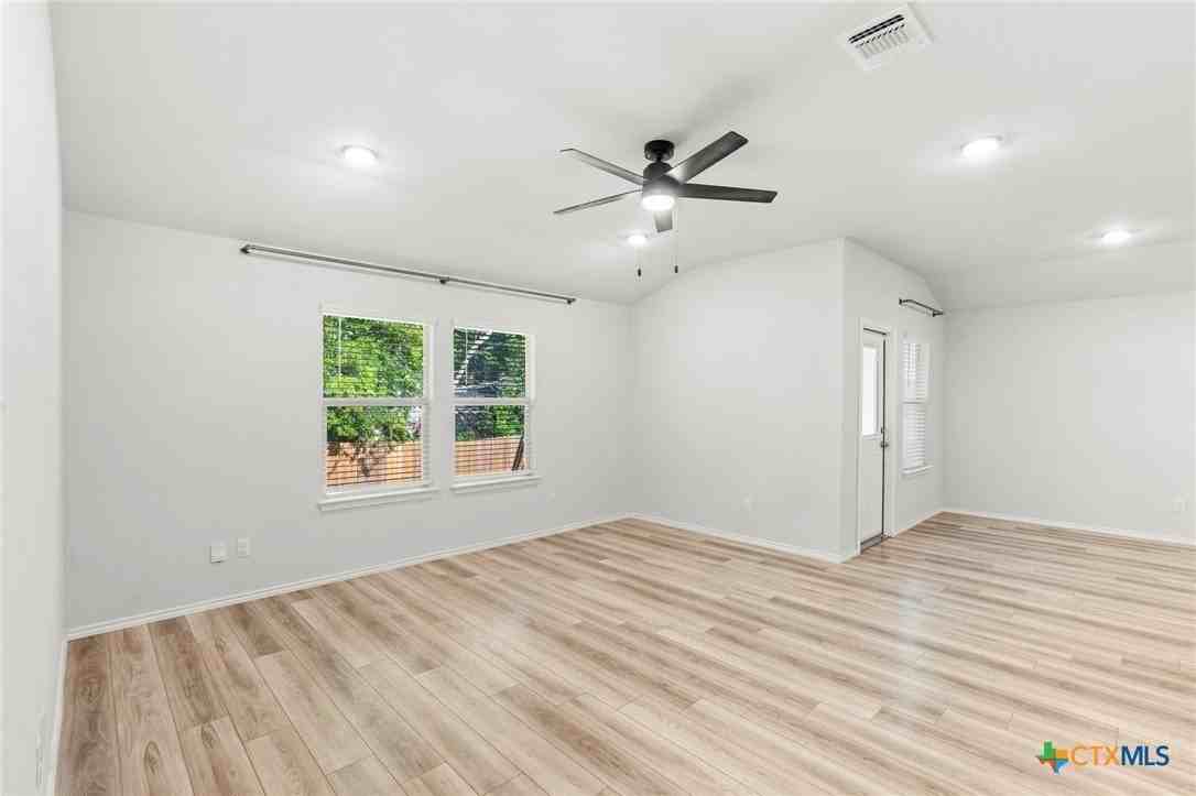 1623 Merritt St - Photo 5 of 24