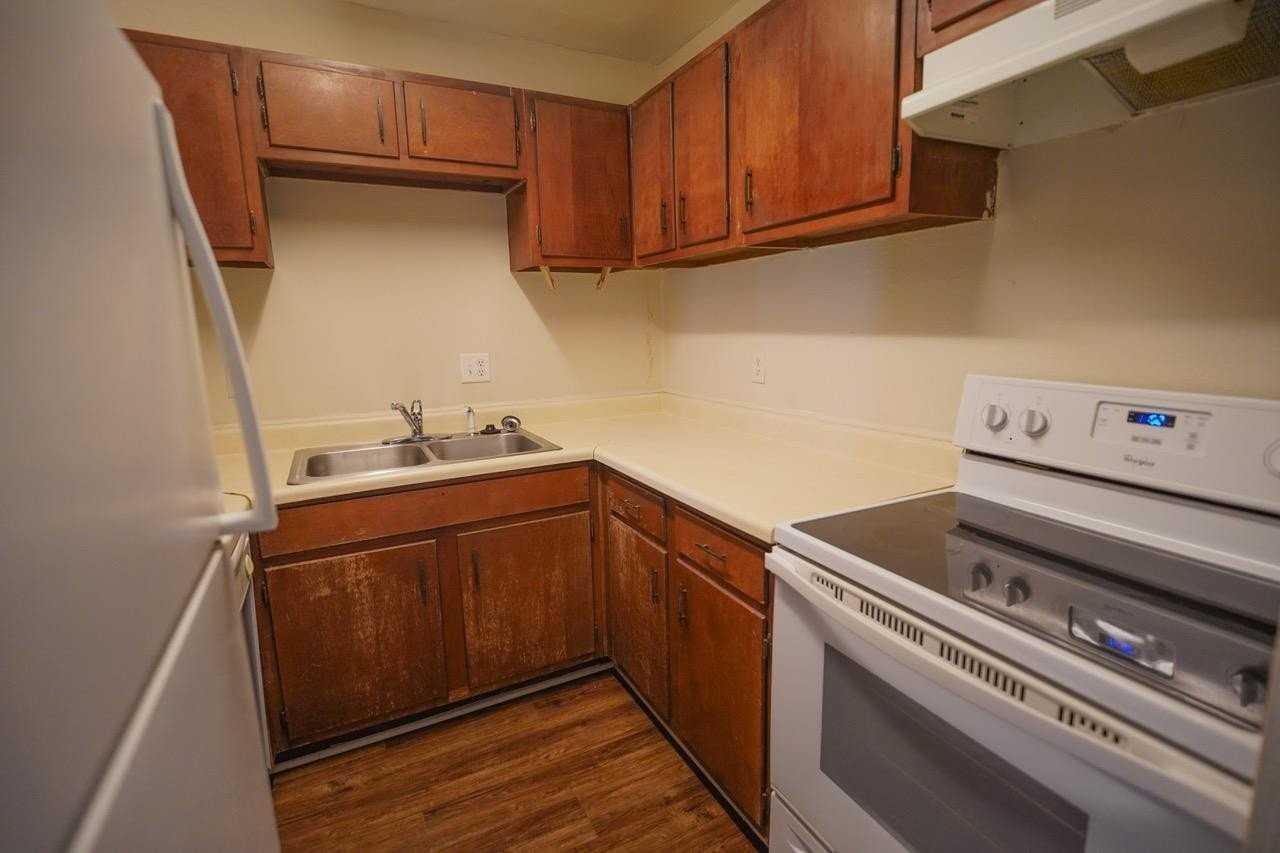 2325 W Pensacola St #223 - Photo 3 of 17