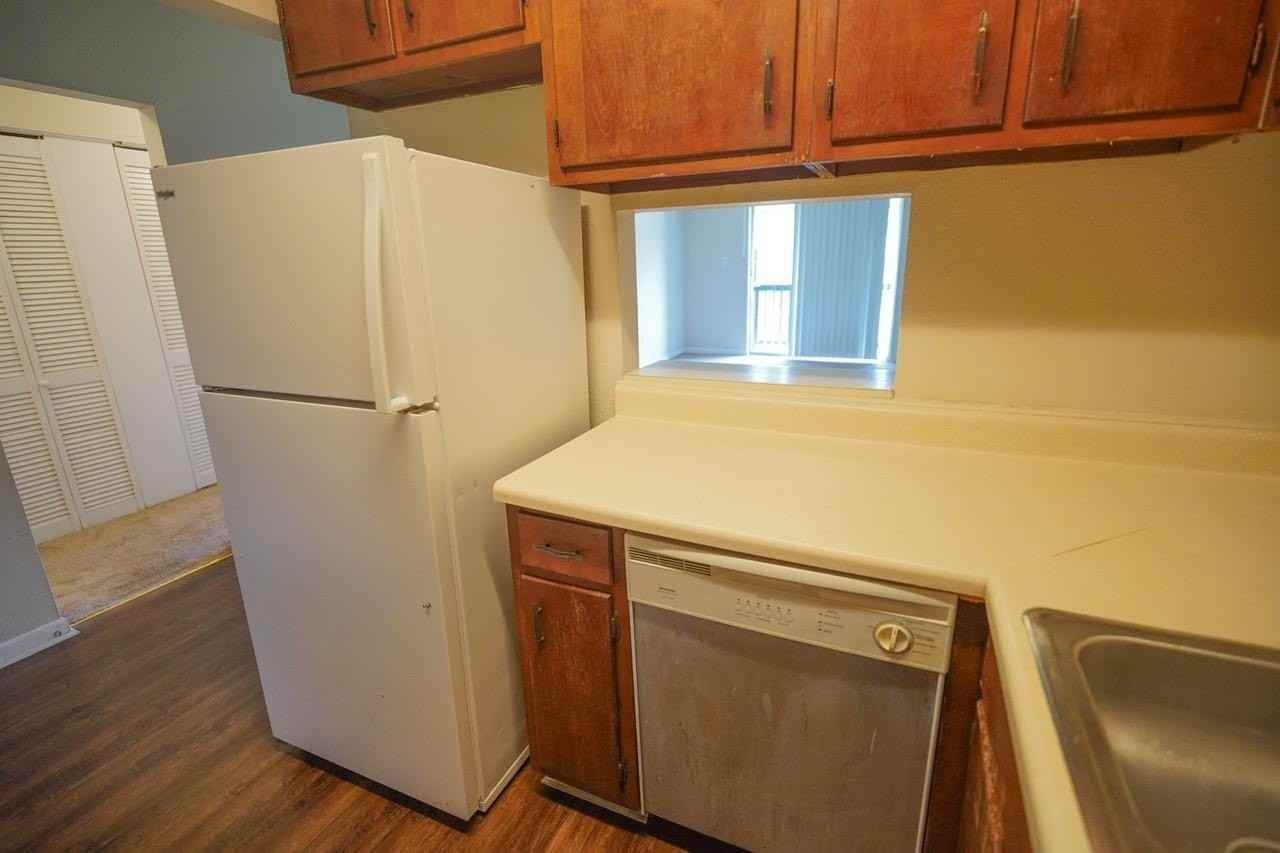 2325 W Pensacola St #223 - Photo 5 of 17