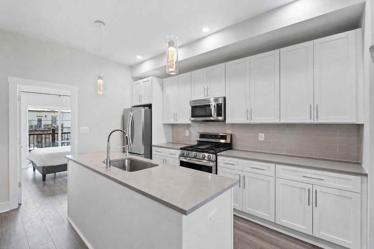 38 Randolph Pl Nw #B - Photo 3 of 20