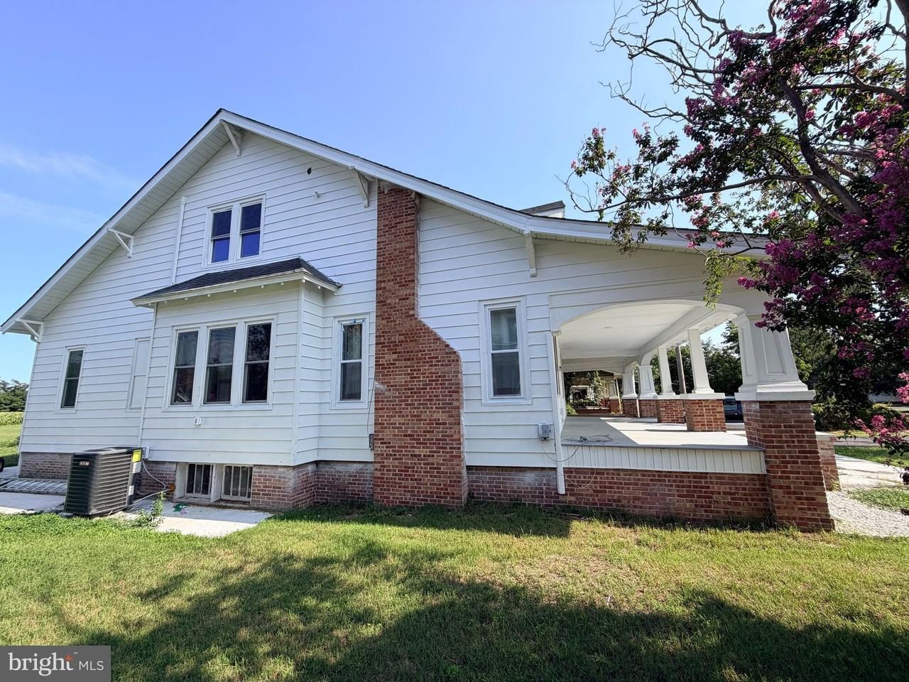 1004 West St - Photo 2 of 2