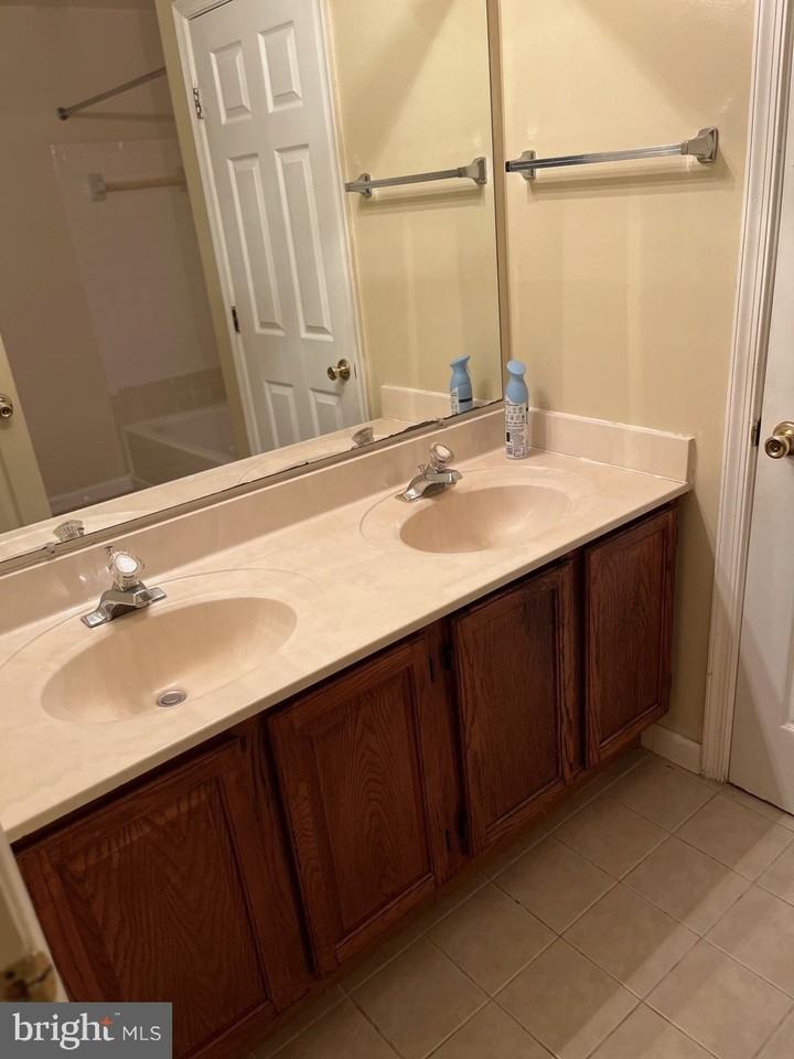 33 Hiddencreek Ct - Photo 7 of 31