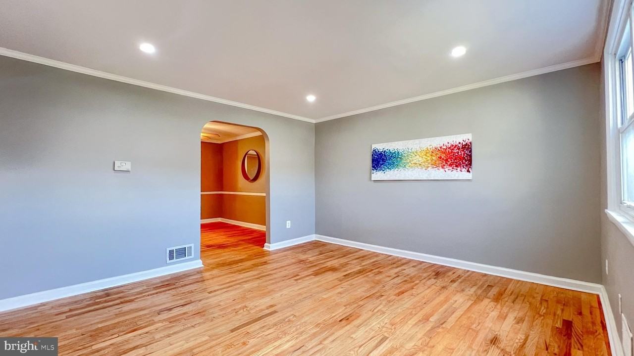 705 Eastshire Dr - Photo 2 of 33