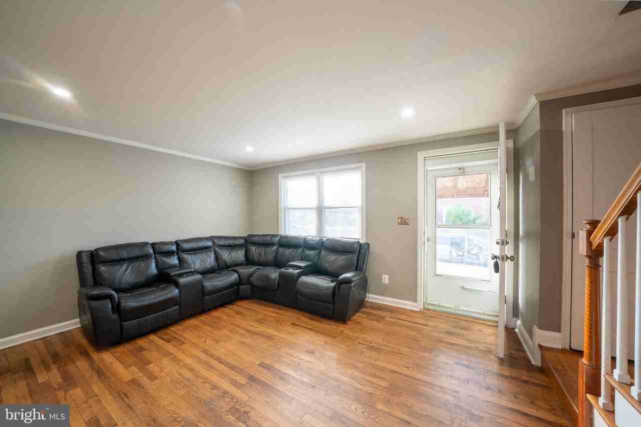 705 Eastshire Dr - Photo 4 of 33