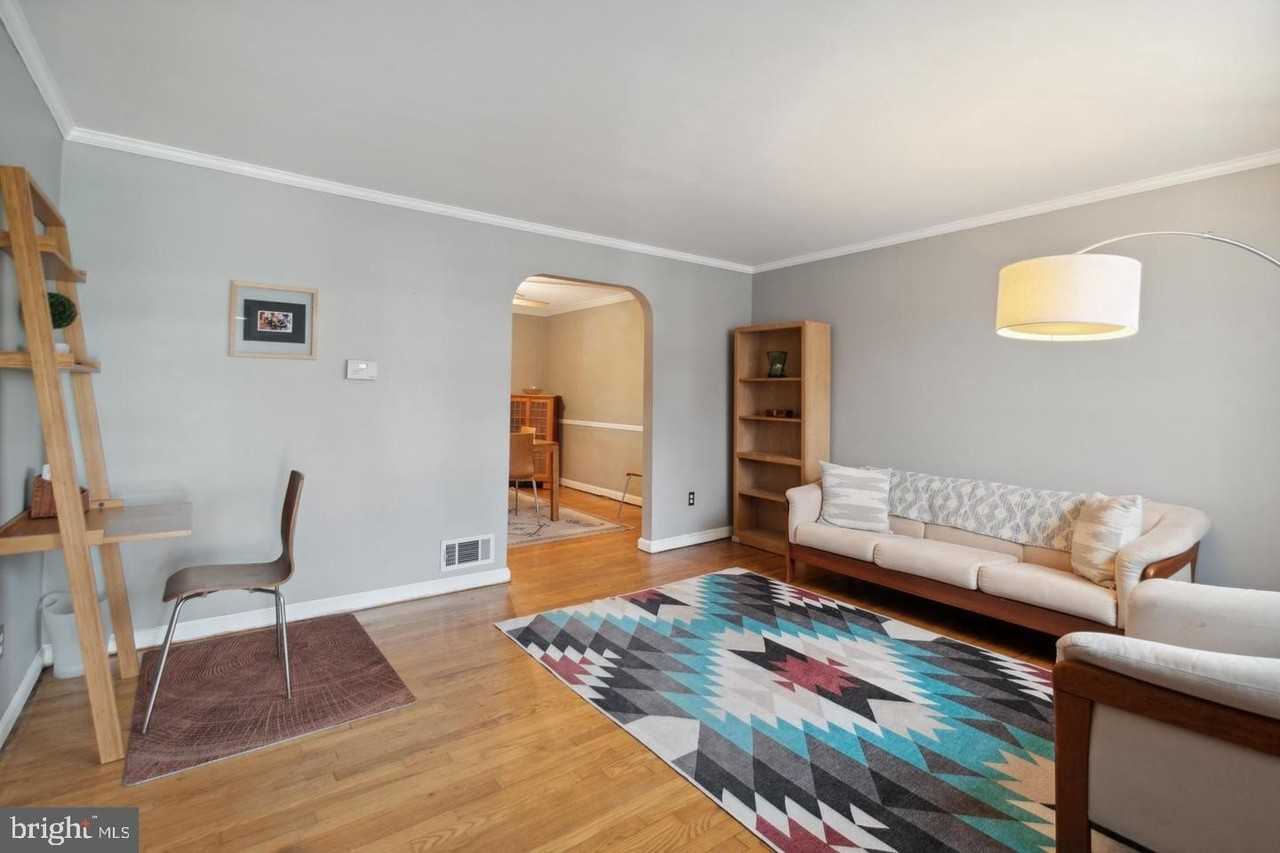705 Eastshire Dr - Photo 5 of 33