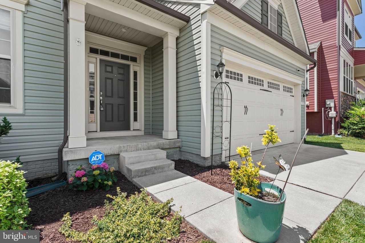 1112 Saxton Dr - Photo 2 of 50