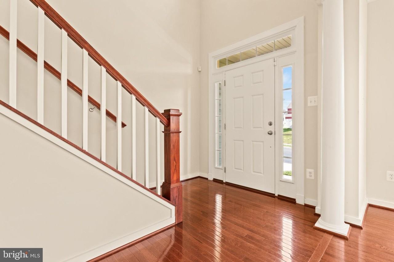 1112 Saxton Dr - Photo 4 of 50
