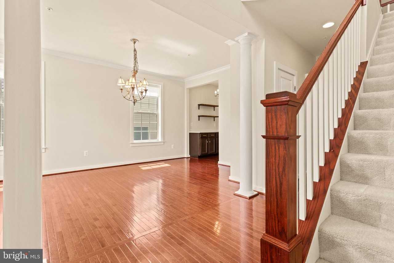 1112 Saxton Dr - Photo 6 of 50