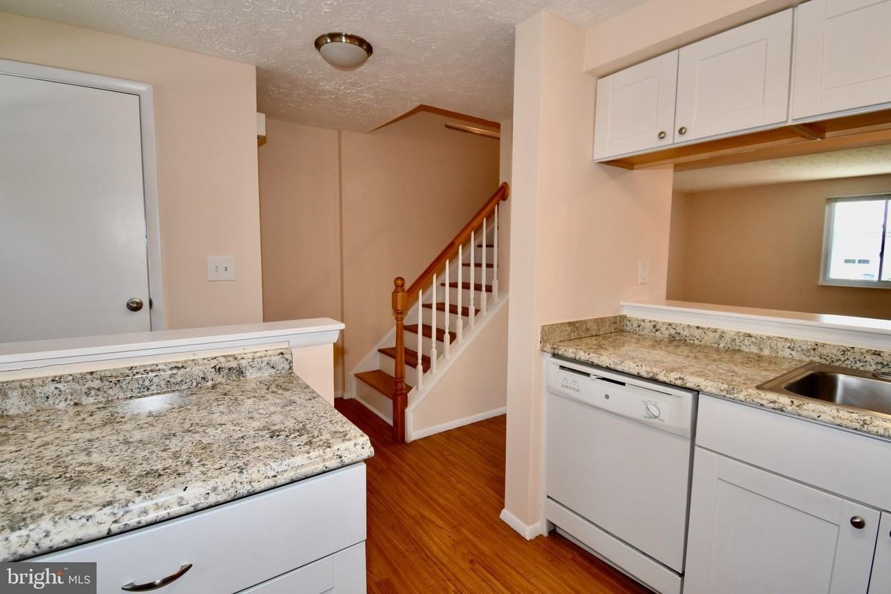 222 Canfield Ter - Photo 3 of 20