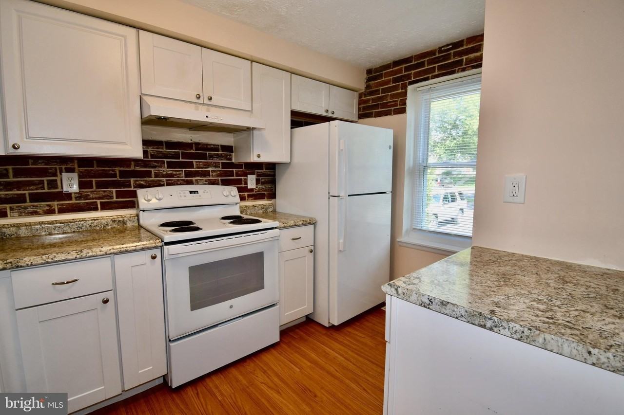222 Canfield Ter - Photo 4 of 20