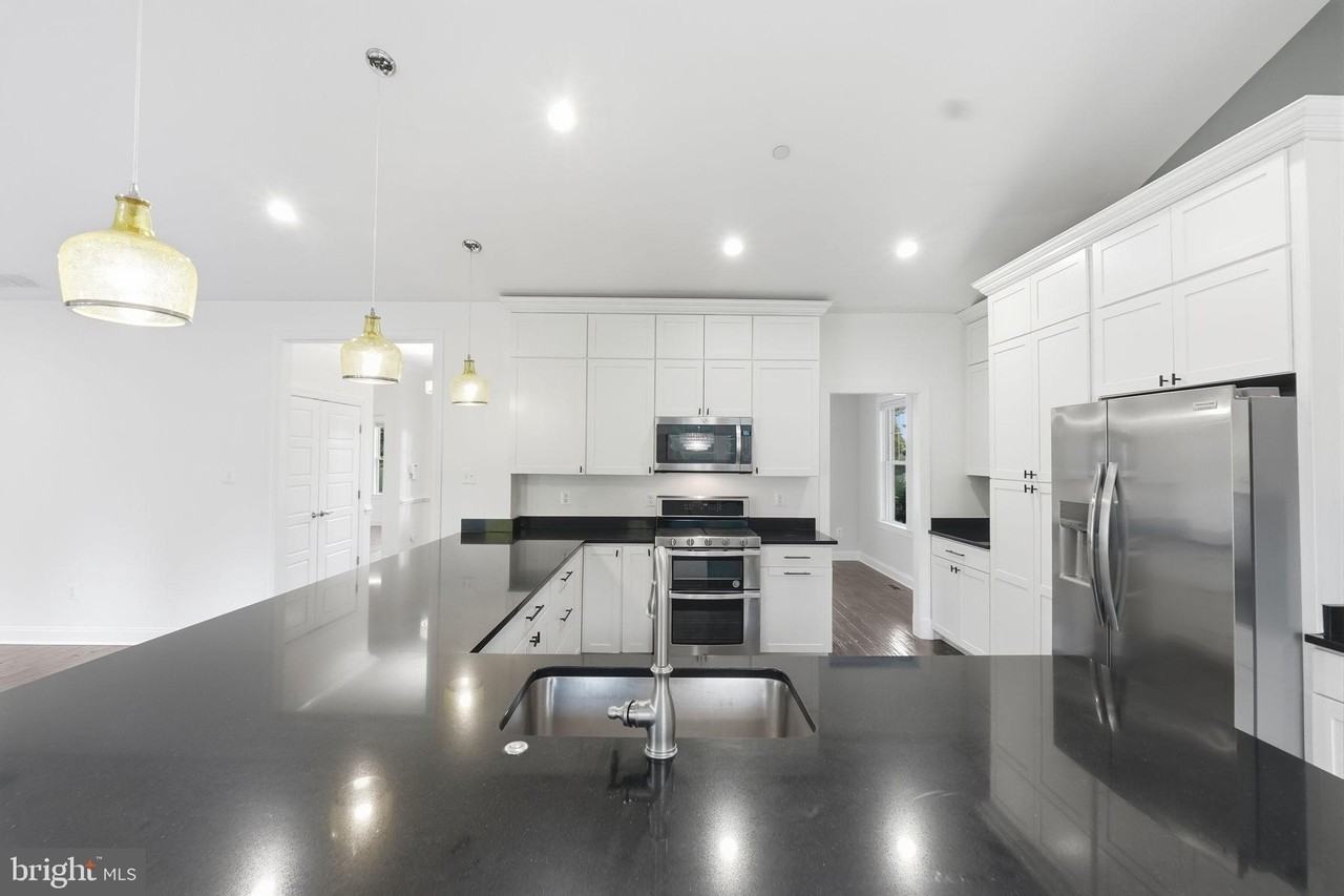 17601 Crystal Spring Ter - Photo 7 of 50