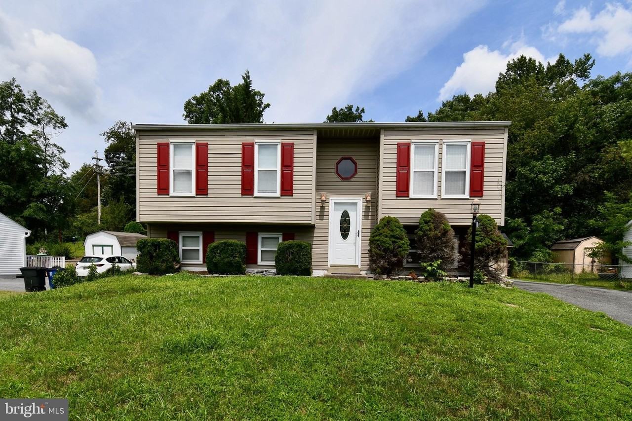 25253 Conrad Ct - Photo 2 of 21