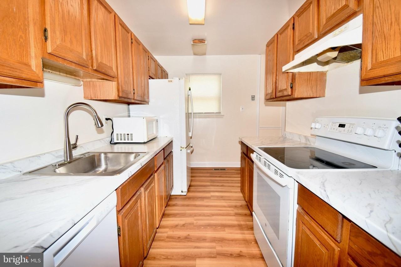 25253 Conrad Ct - Photo 4 of 21