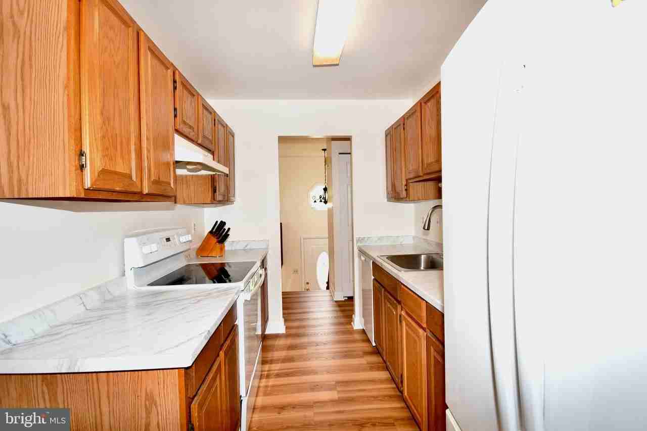 25253 Conrad Ct - Photo 5 of 21