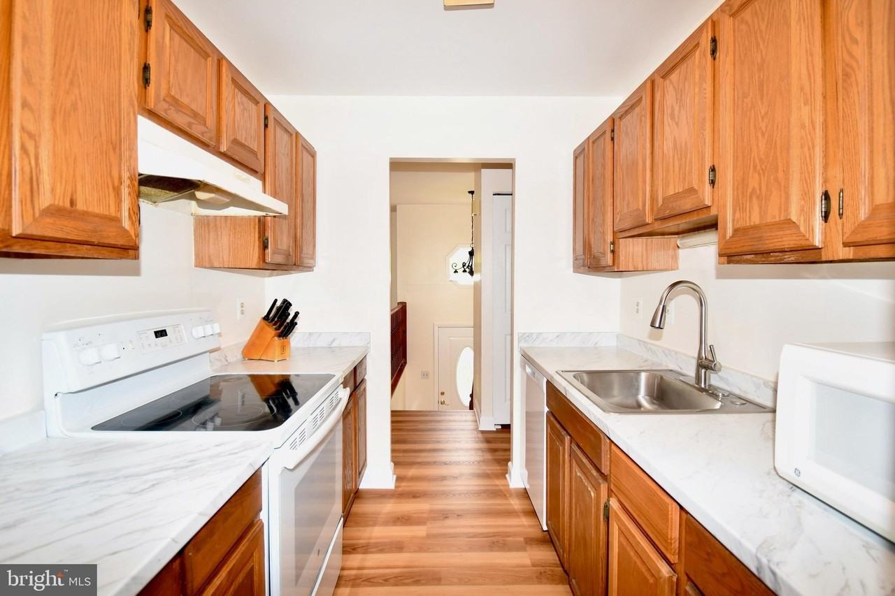 25253 Conrad Ct - Photo 6 of 21