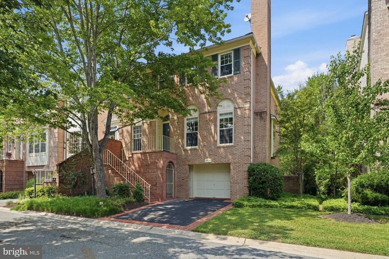 8904 Barrowgate Ct - Photo 2 of 50