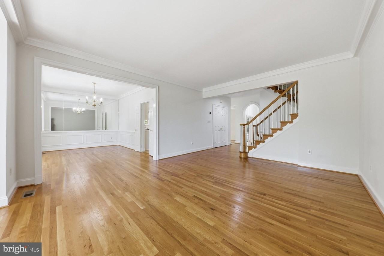 8904 Barrowgate Ct - Photo 6 of 50