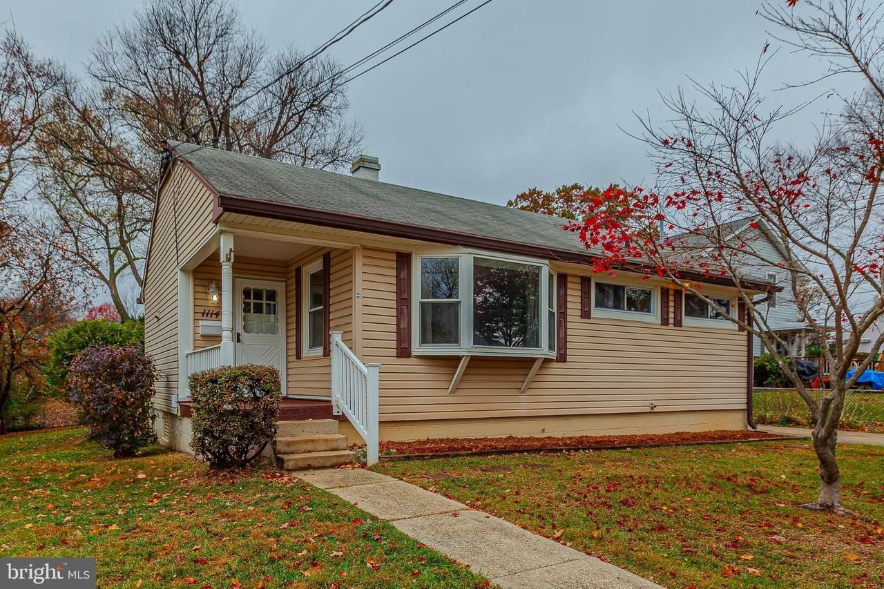 1114 Highwood Rd - Photo 4 of 37